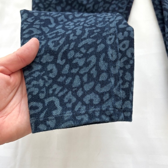 Spanx Blue Denim Leopard Jean-ish Legging Pants Women’s Size Large - Picture 4 of 7